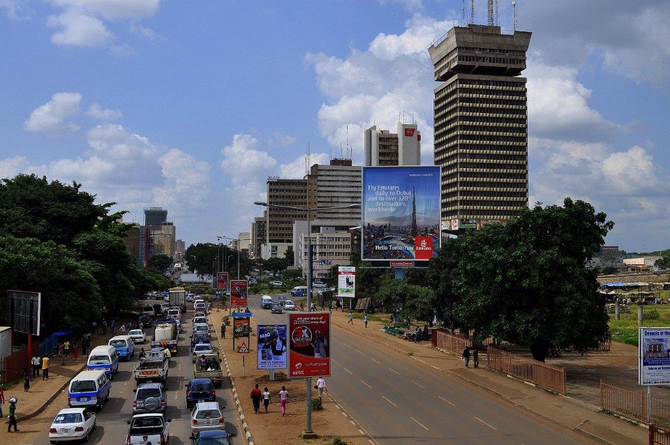 Le grand boulevard de Lukasa, la capitale de la Zambie