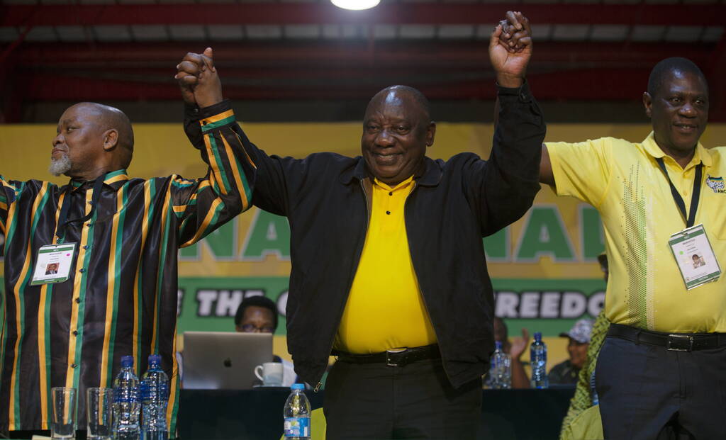 Cyril Ramaphosa à l'annonce de sa victoire pour la tête du parti de l'ANC, dimanche 19 décembre 2022. (Denis Farrell/AP)
