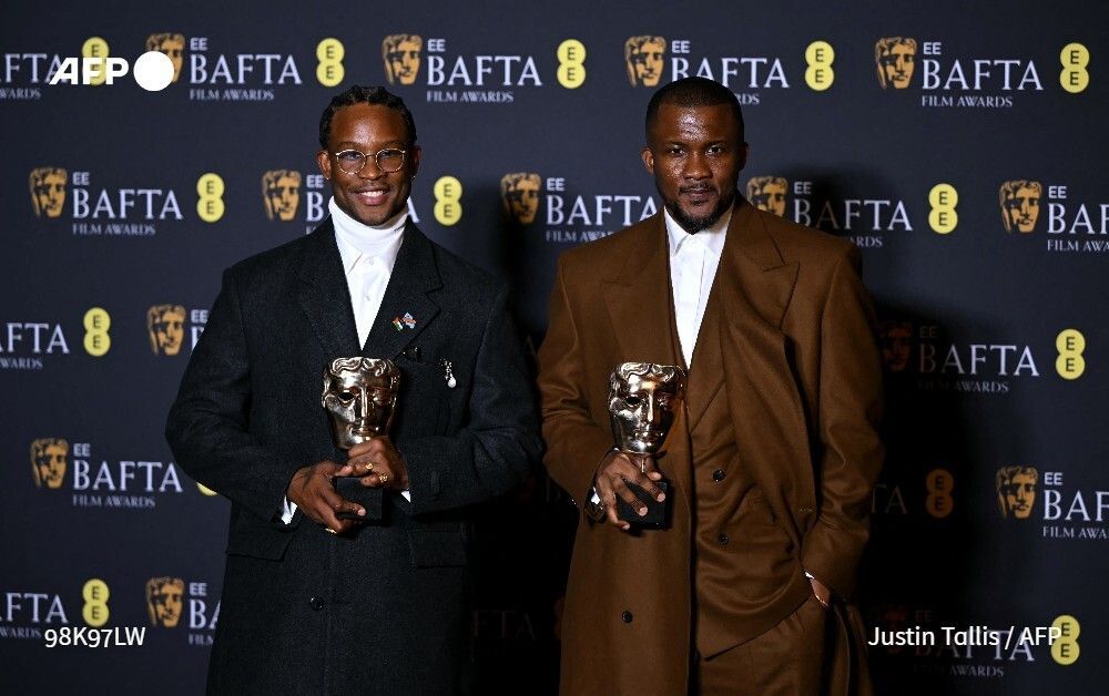 Le réalisateur anglo-nigérian Akinola Davies Jr. et le scénariste Wale Davies