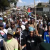 Des personnes manifestent contre l'immigration clandestine le 20 mai 2026 à Durban, en Afrique du Sud.  - Darren Stewart/Shutterstock/SIPA