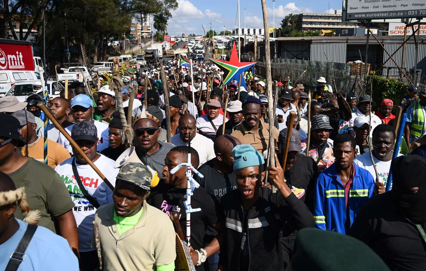 Des personnes manifestent contre l'immigration clandestine le 20 mai 2026 à Durban, en Afrique du Sud.  - Darren Stewart/Shutterstock/SIPA