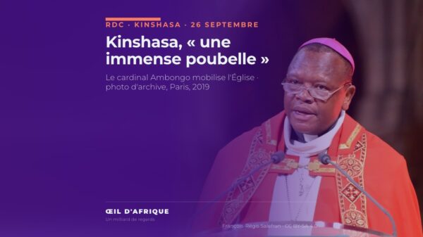 Le cardinal Fridolin Ambongo, archevêque de Kinshasa, prêchant au pupitre, photo d'archive de 2019 illustrant son homélie sur l'insalubrité à Kinshasa