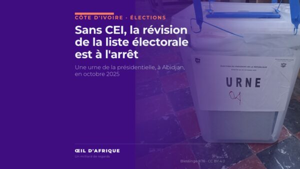 Urne scellée aux couleurs de la CEI après la présidentielle d'octobre 2025 à Abidjan, symbole de la révision de la liste électorale suspendue