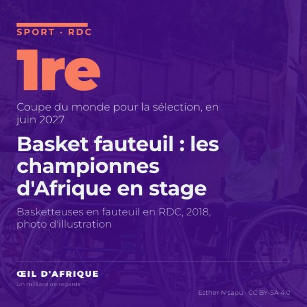 Joueuses congolaises de basket fauteuil levant les bras sur un terrain en RDC, comme les Léopards dames qui visent le podium mondial